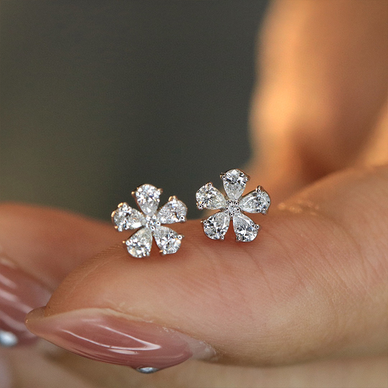 Aazuo Fine Jewelry 18K Orignal - Diamond Stud Earrings review and price