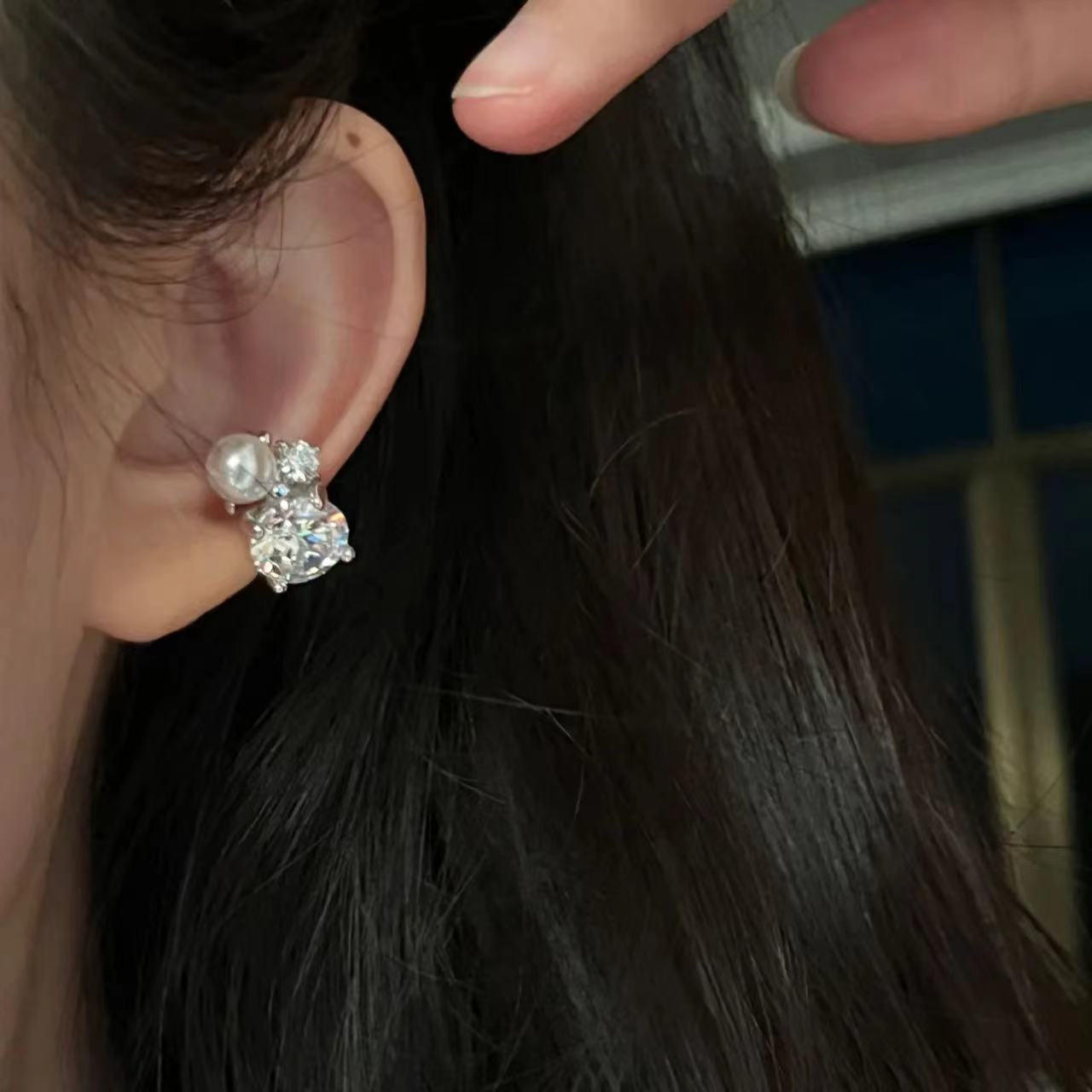 1Pcs Shiny Imitation Pearl Zir - Ear Cuff No Piercing review and price